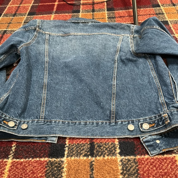 Mens size small old navy Jean jacket with tags. Never worn. - Picture 5 of 6